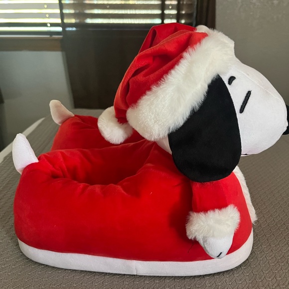 Snoopy slippers. Size 7-8 women’s. Condition: new - Picture 2 of 2